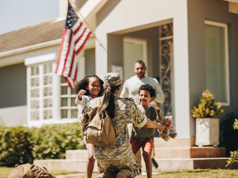 Soldier returning home with 2 kids hugging her
