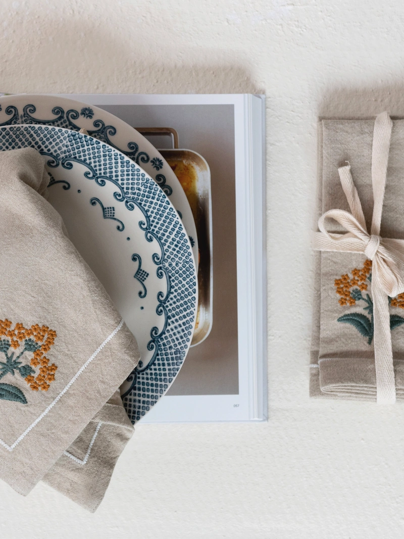 easter dinnerware